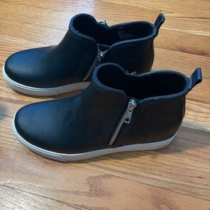 MOVING SALE! Steve Madden wedgie rain boot